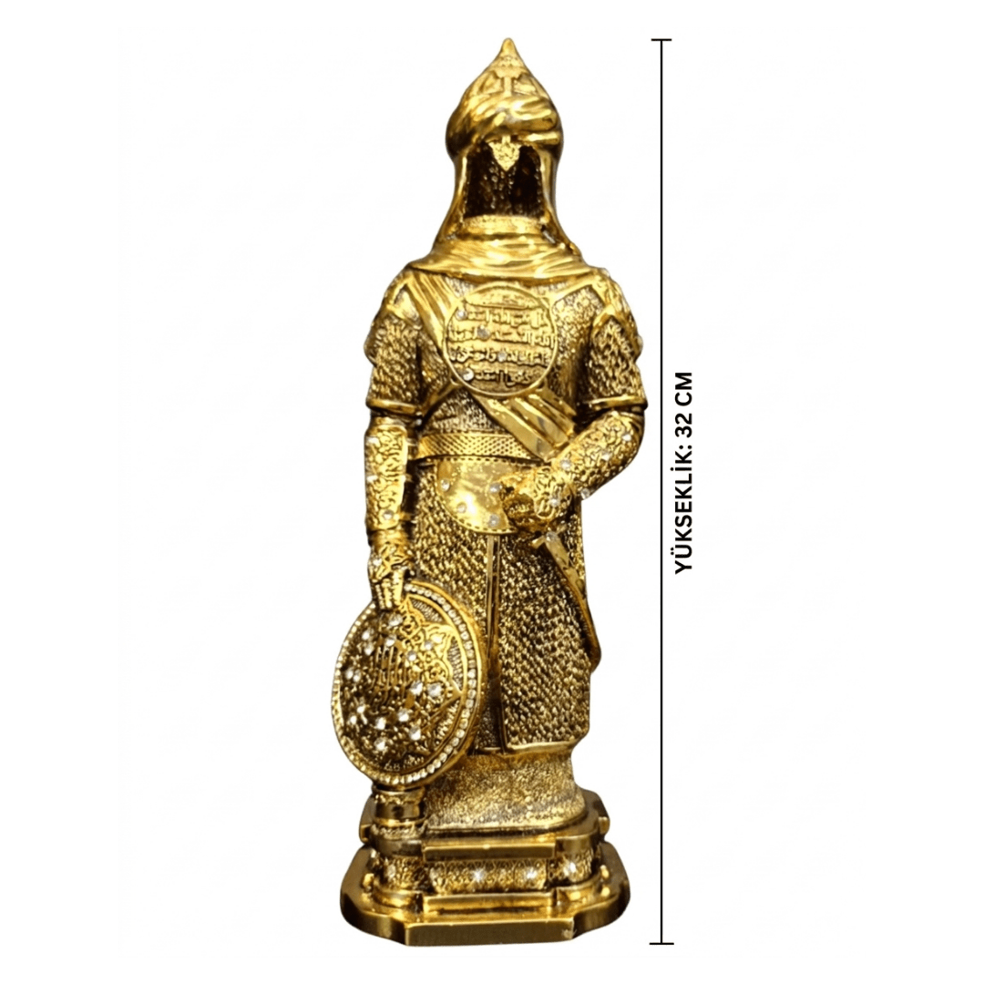 Selahattin Eyyübî Zırhı Biblo – İhlas Suresi & Kelime-i Tevhit Detaylı | 32 cm, biblo, at figürü, 32 cm – yakın plan detay – Nakkaş Payidar