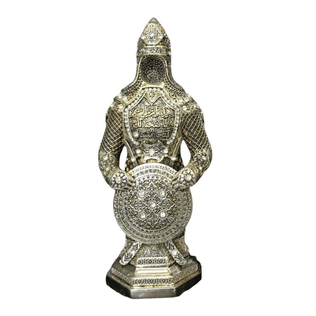 Fatih Sultan Mehmet Zırhı Biblo – Fetih Suresi & Kelime-i Tevhit Detaylı | 22 cm, sultan figürü, biblo, at figürü, 22 cm – arka görünüm – Nakkaş Payidar