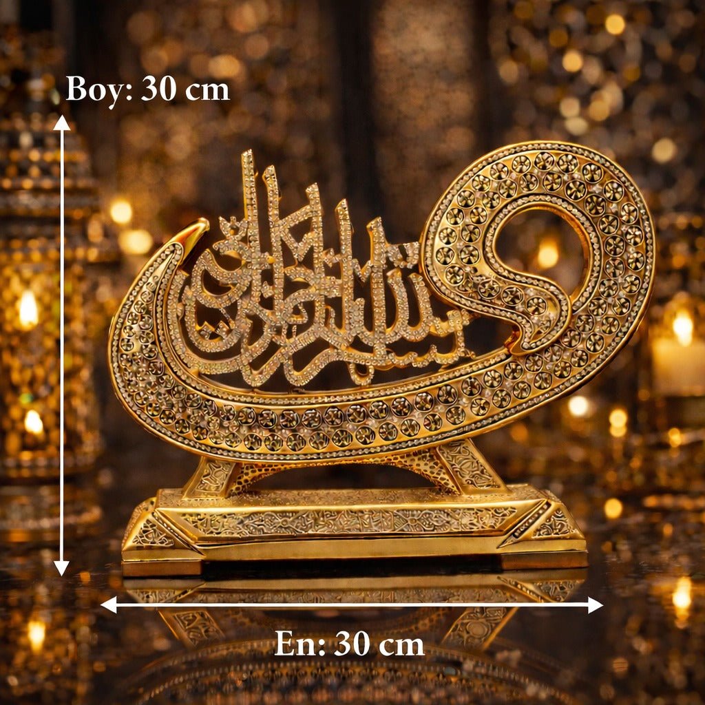 Besmele & Esma-ül Hüsna Yazılı Vav Formunda Biblo – Dekoratif Manevi Eser | 30 cm, biblo, at figürü, dekoratif, 30 cm – yakın plan detay – Nakkaş Payidar