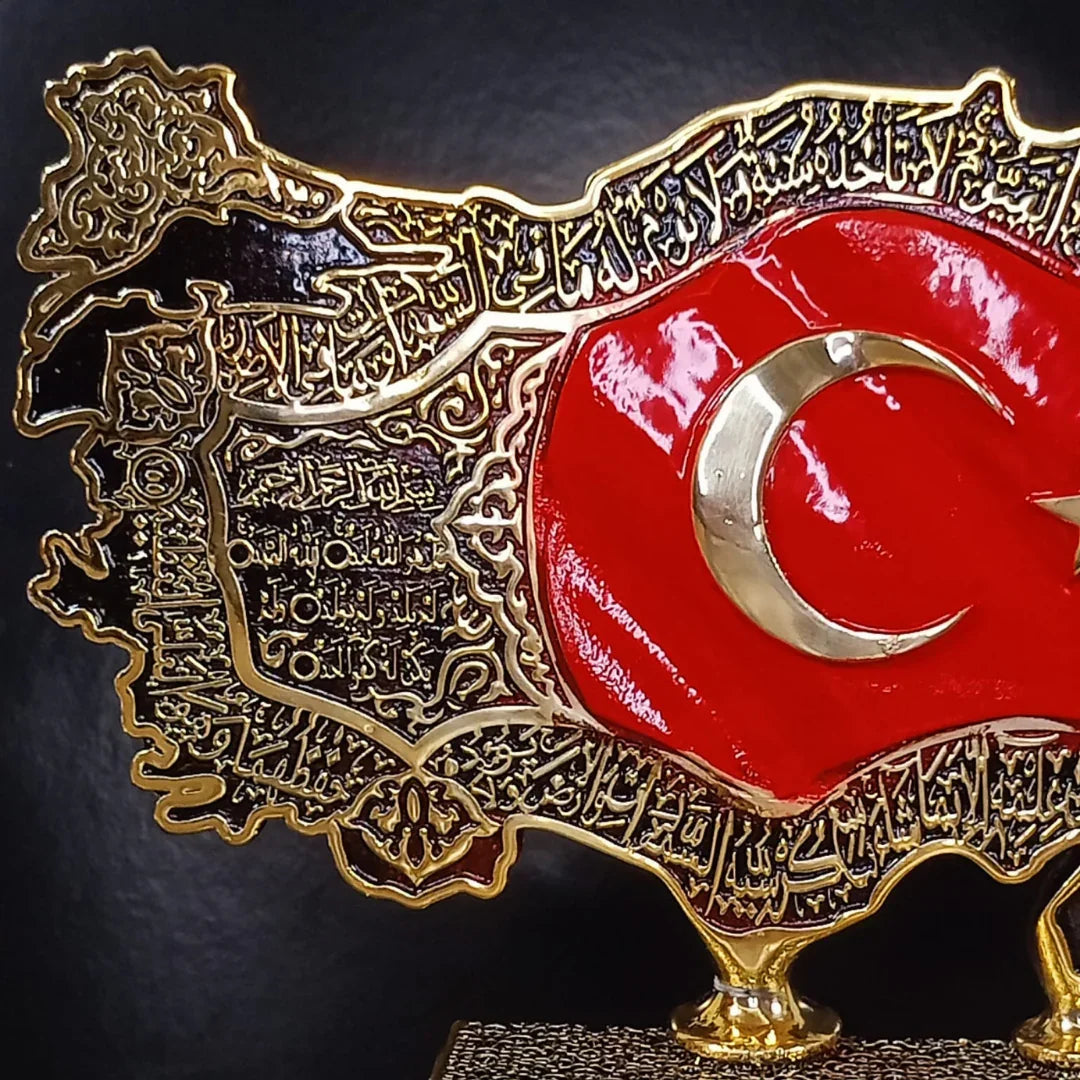 İsimli Kabartmalı Türkiye Haritası – Ayetel Kürsi, Felak & Nas Sureleri İşlemeli | 18 x 30 cm, taş, harita, 18 x 30 cm – ambalaj görünümü – Nakkaş Payidar