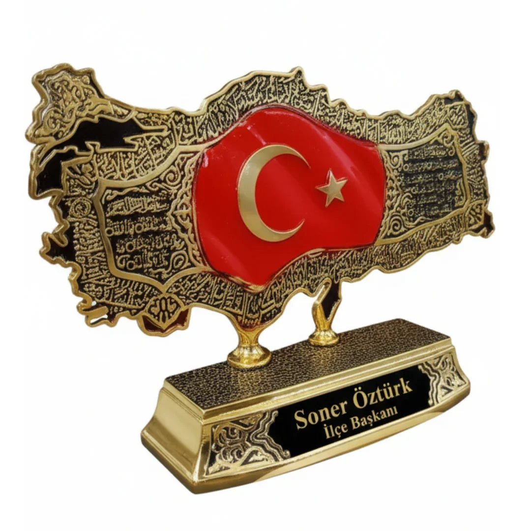 İsimli Kabartmalı Türkiye Haritası – Ayetel Kürsi, Felak & Nas Sureleri İşlemeli | 18 x 30 cm, taş, harita, 18 x 30 cm – farklı renk/versiyon – Nakkaş Payidar