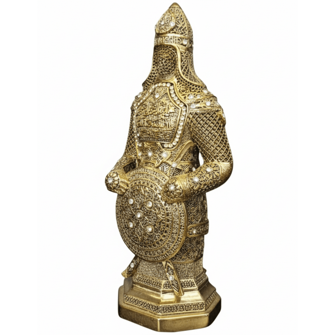 Fatih Sultan Mehmet Zırhı Biblo – Fetih Suresi & Kelime-i Tevhit Detaylı | 22 cm, sultan figürü, biblo, at figürü, 22 cm – taban detayı – Nakkaş Payidar