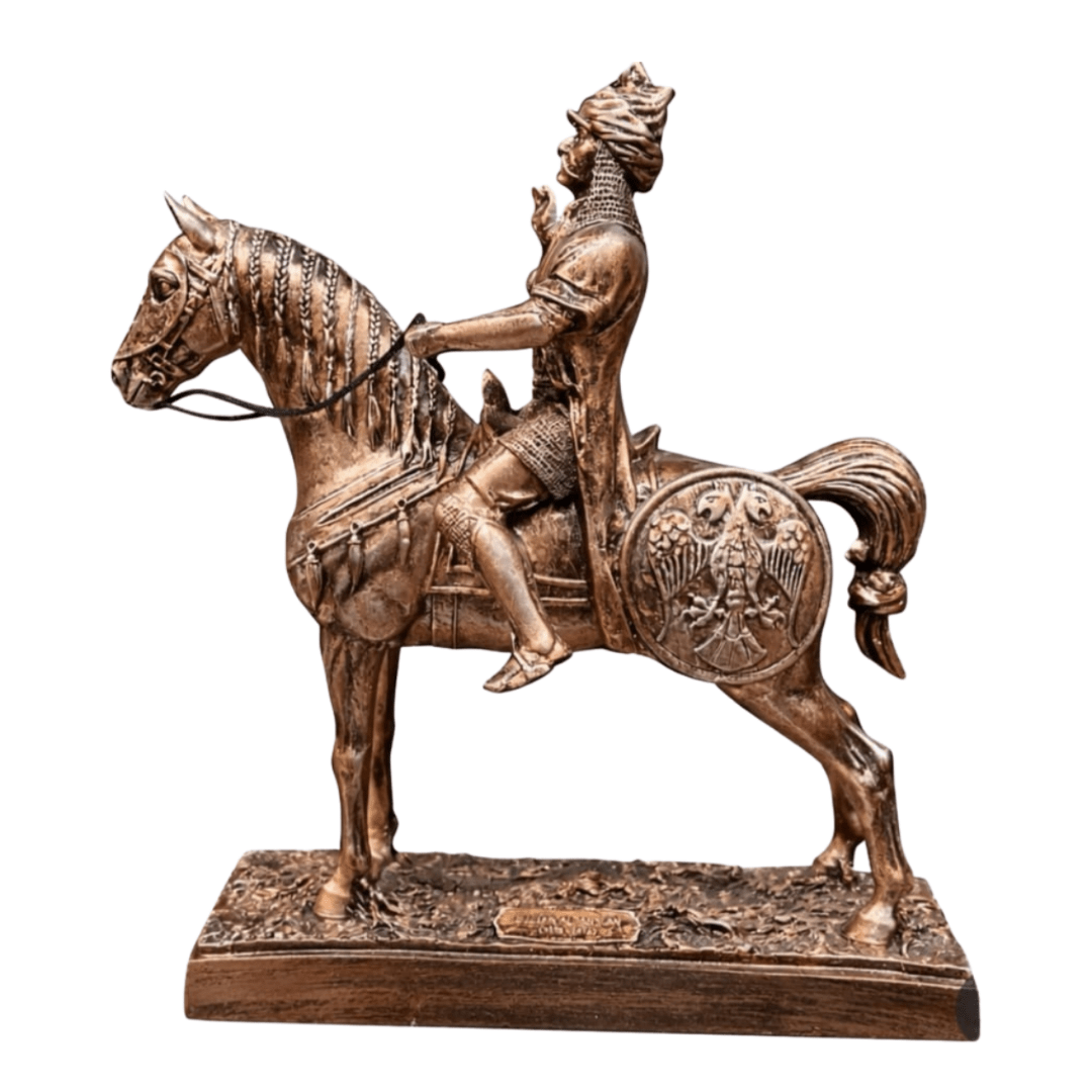 Sultan Alparslan'ın At Üstünde İhtişamlı Duruşu – Dekoratif Tarihi Heykel | Altın, Gümüş & Bakır | 30 x 25 cm, altın kaplama, gümüş kaplama, bakır, sultan figürü, heykel, at figürü, dekoratif, 30 x 25 cm – farklı renk/versiyon – Nakkaş Payidar